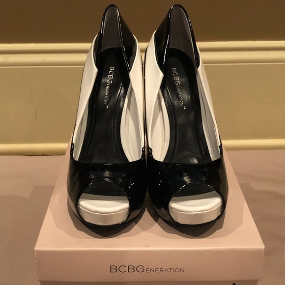 BCBGeneration Liberty Open-Toe Pump. Sz 7.5 - Picture 4 of 6